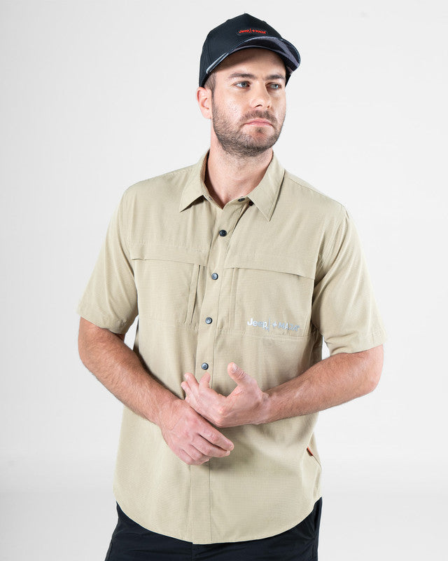 JEEP® x MAJA® Cherokee Outdoor Fishing Short-Sleeve Shirt, Khaki claro, front view, Relaxed fit, Polyester, with 4-way stretch fabric, ideal for office