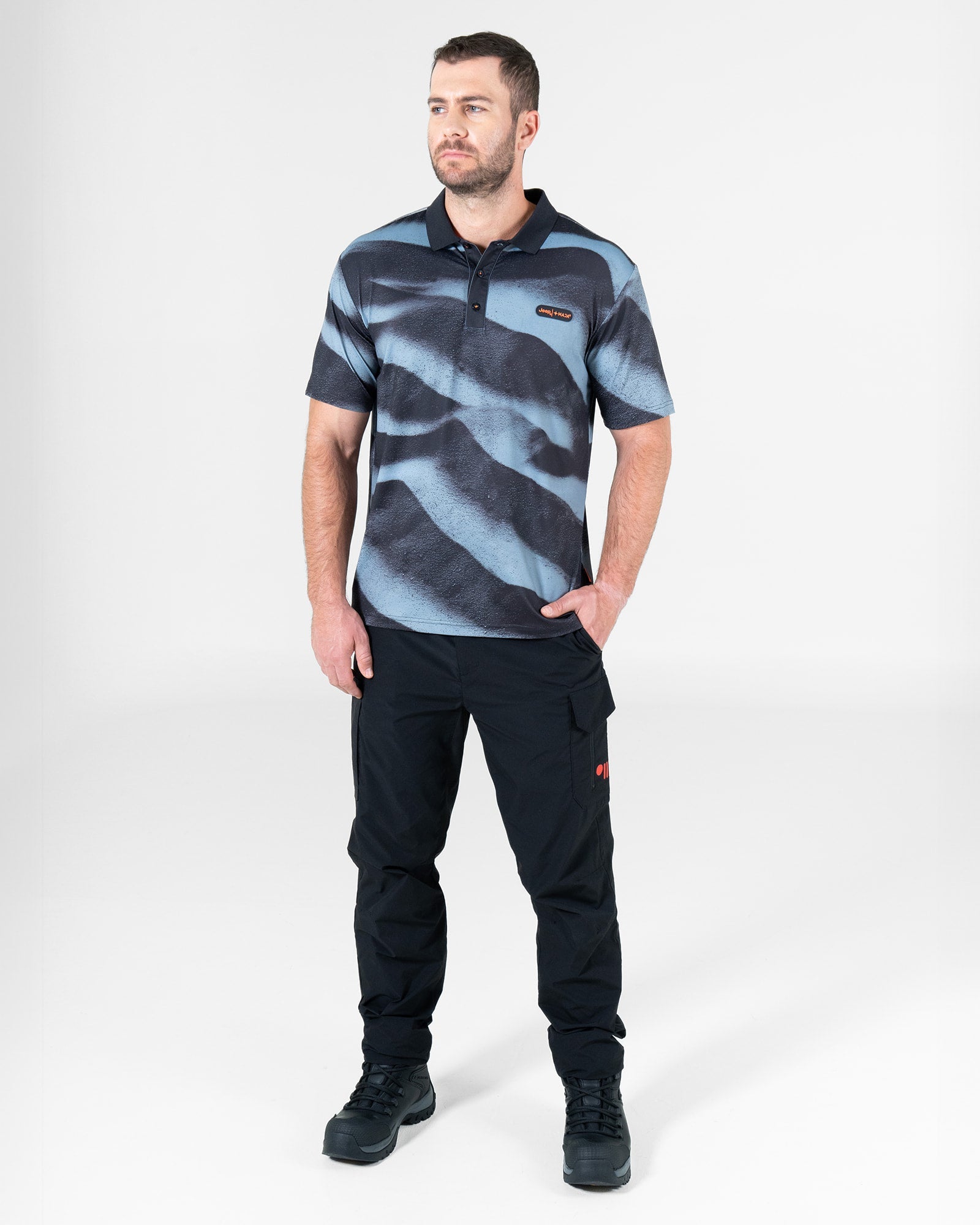 Polo Dri Fit JEEP® x Jeepster MAJA®, Patrón duna negro, detail, Regular fit, Polyester, with 4-way stretch fabric, versatile use